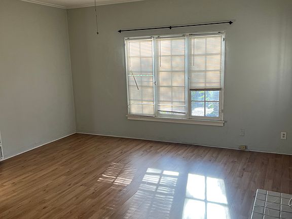 4th image of 132 Carr Dr #6