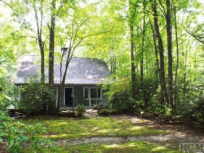 694 Bull Pen Rd, Cashiers, NC, 28717