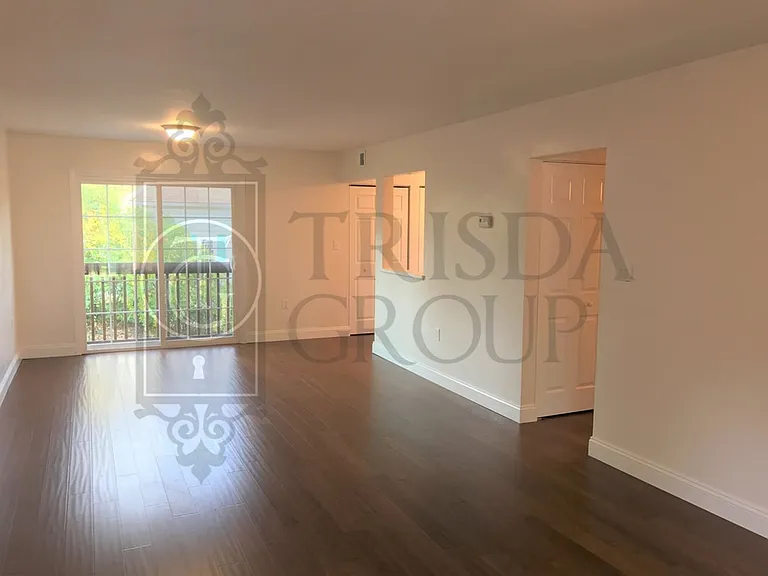 Available Oct 1st Renovated Mt Lebanon 1 Bedroom / 1 Bath Apt+ w/Garage, In Unit Laundry, HW Floo... — Photo 10