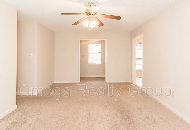 6770 Charles Dr — Photo 11