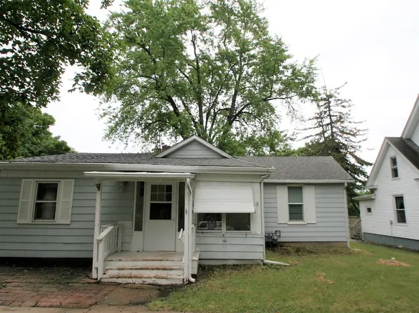 307 S Main St, Mackinaw, IL 61755