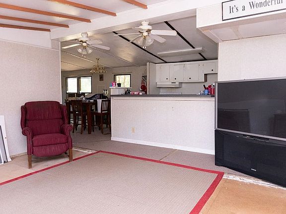 4th image of 1175 Pond View Dr.