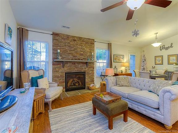 3rd image of 233 Forest Oak Dr #136