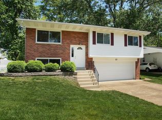 17 Saint Lawrence Dr, Ballwin, MO 63021