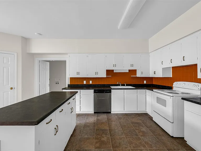 2527 Avenue G — Photo 17
