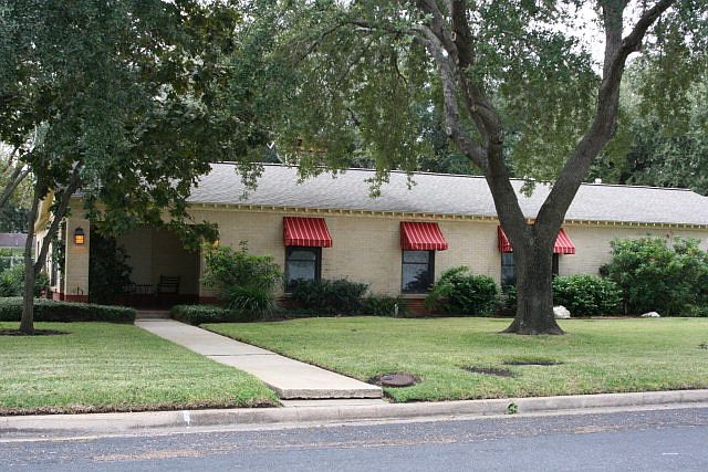 1st image of 2501 N De Leon St