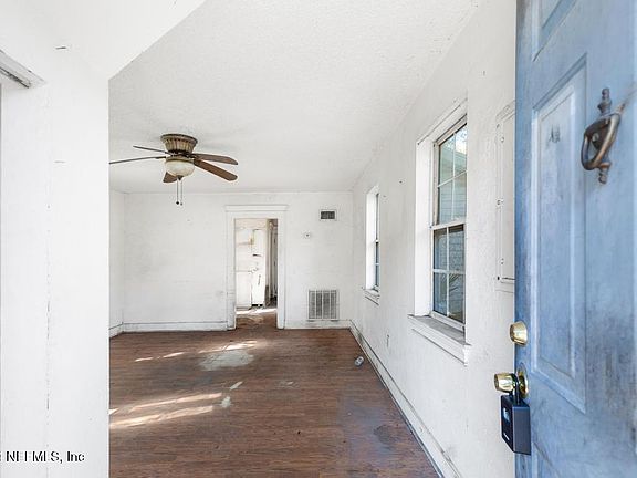 3rd image of 7148 WAKEFIELD Avenue