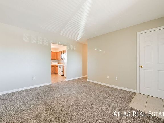 3rd image of 960 Bishop Ct APT A