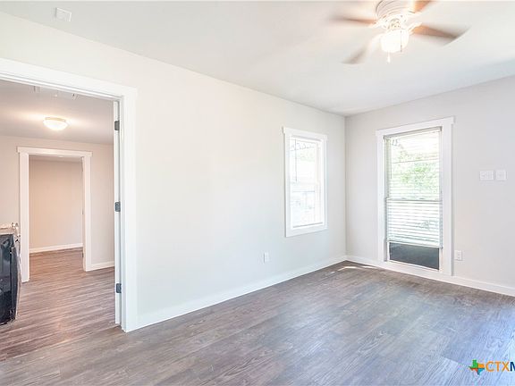 3rd image of 1419 E Avenue B