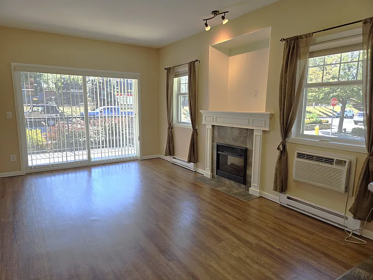 550 Lorne St #104 — Photo 12