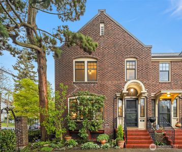 4800 Fremont Avenue N #202, Seattle, WA, 98103