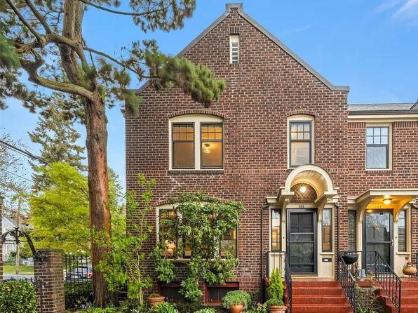 4800 Fremont Avenue N #202, Seattle, WA 98103