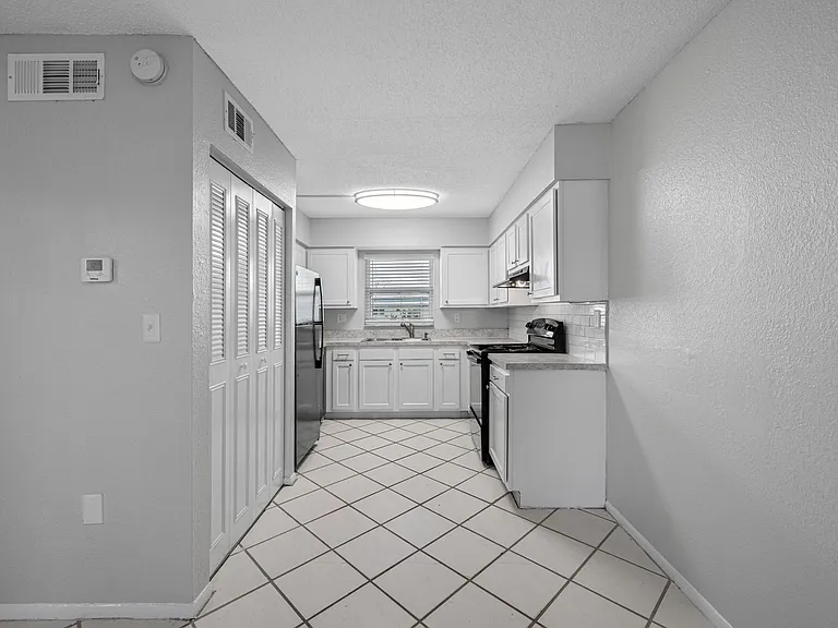 KC Flats Apartments — Photo 16