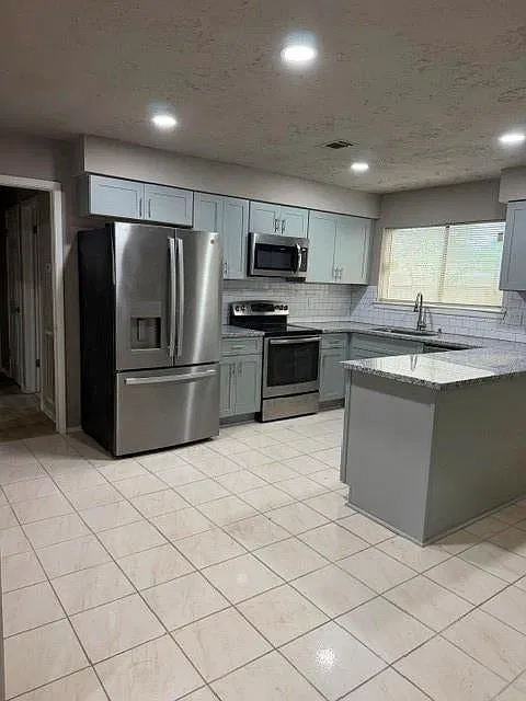 3 bed, 1655 sqft, $1,800 — Photo 4