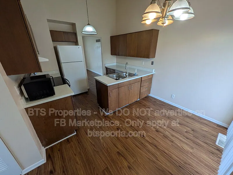 2 bed, 1.5 bath, 1200 sqft, $1,300 — Photo 4