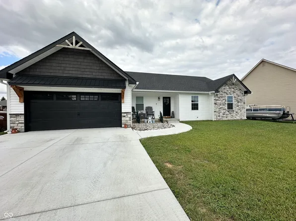 407 E Maple St, Bainbridge, IN 46105