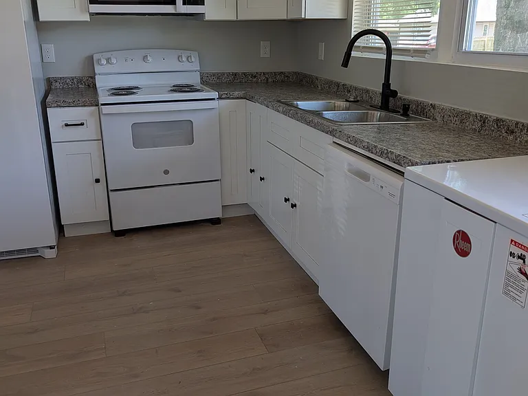 101 Marshall Cir — Photo 3