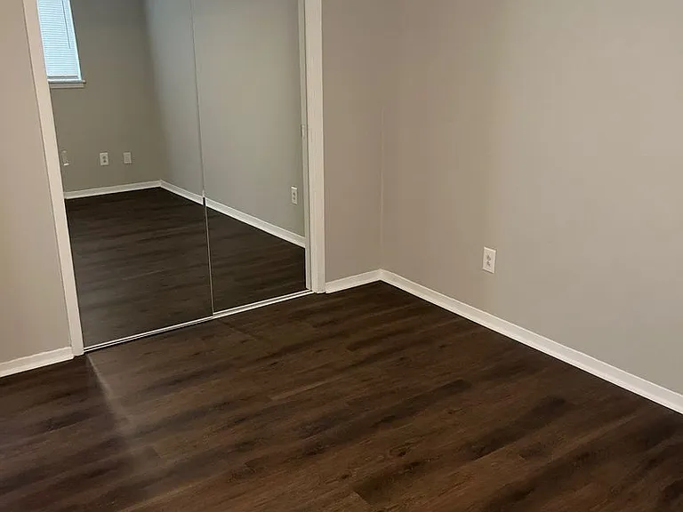 U of M Area - Southernwood Apartments — Photo 35
