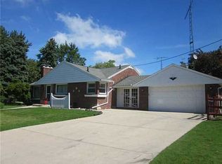 601 Lawnsdale Dr, Oregon, OH 43616