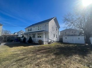 197 Wamsutta St, Fall River, MA 02723