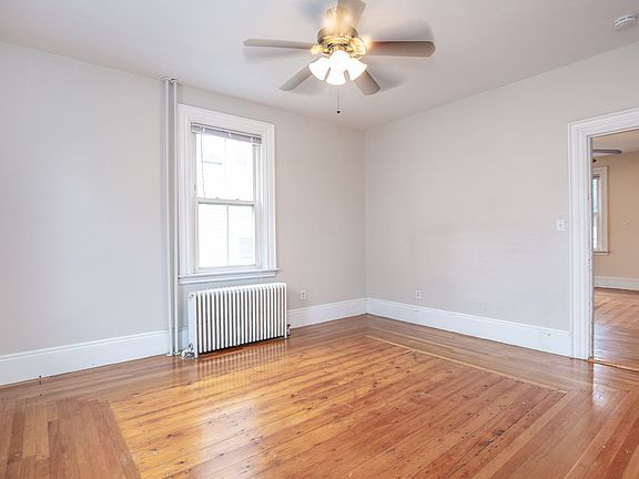 4th image of 38 Essex St