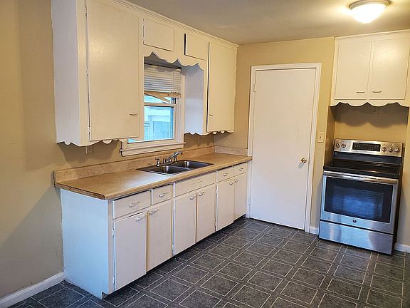 5th image of 112 Pioneer Ave