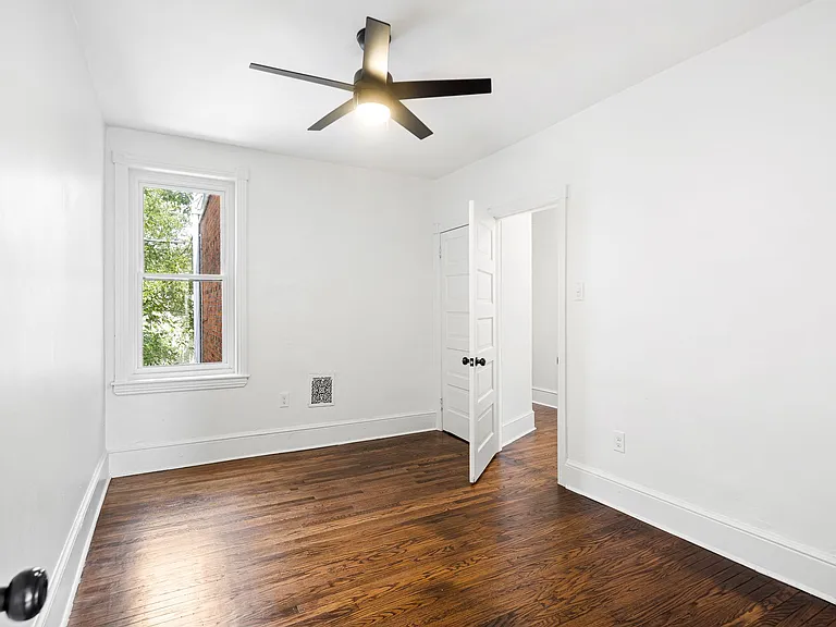 1329 S Lindenwood St — Photo 24