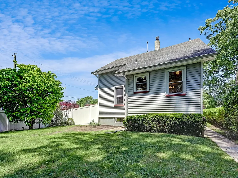 135 E Linden Ave — Photo 40