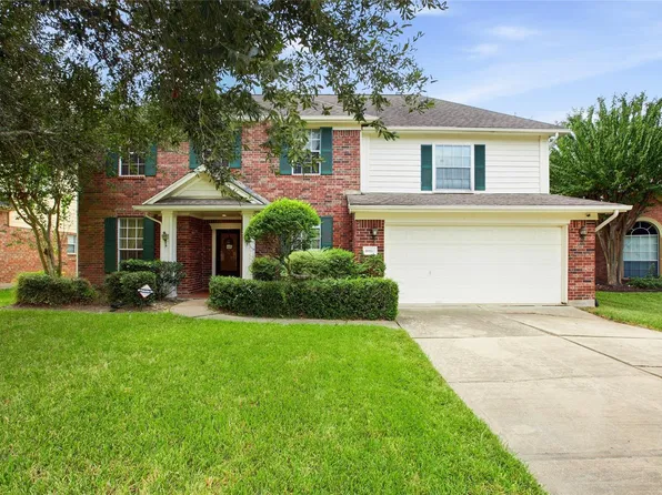 16810 Benwick Dr, Sugar Land, TX 77498