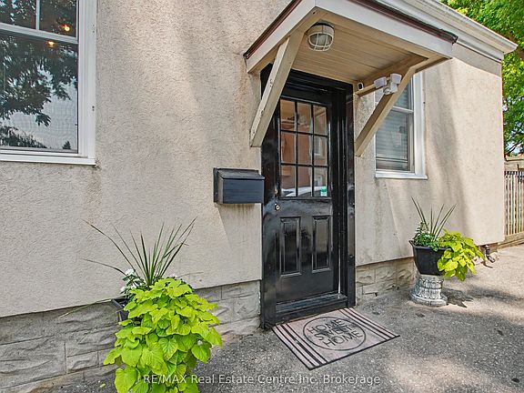 4th image of 15 Elgin St N