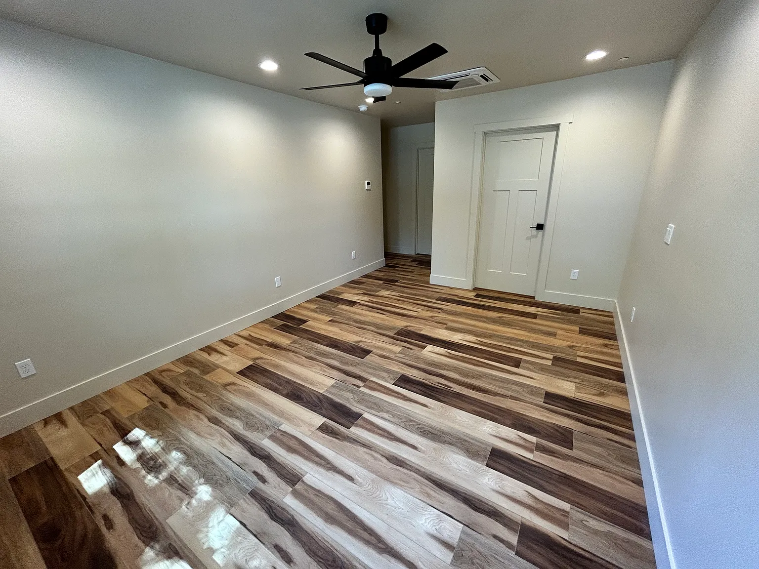 3 bed, 1200 sqft, $2,300 — Photo 4