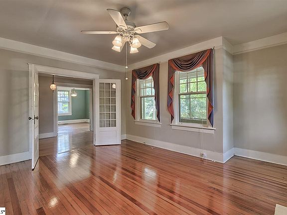 5th image of 208 W Park Ave