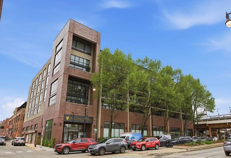 1st image of 3946 N Ravenswood Ave APT 505