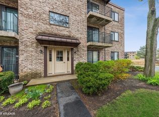5513 Chateau APT 4, Rolling Meadows, IL 60008