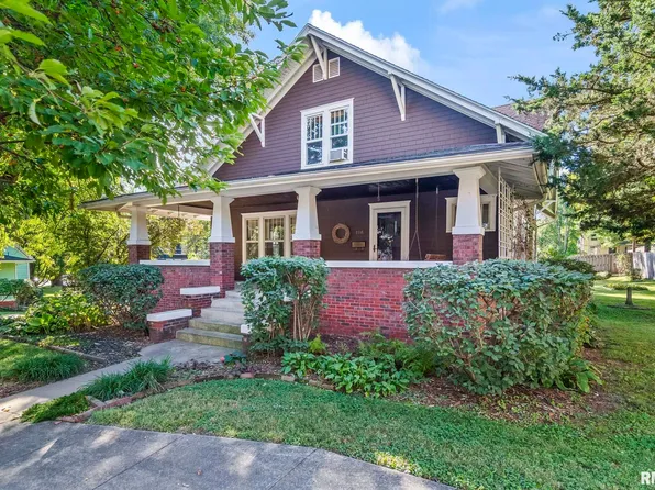 116 W Taylor St, Petersburg, IL 62675