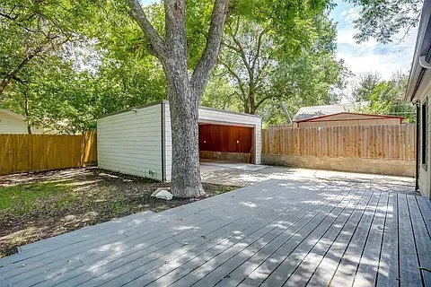 2921 Ryan Ave — Photo 3