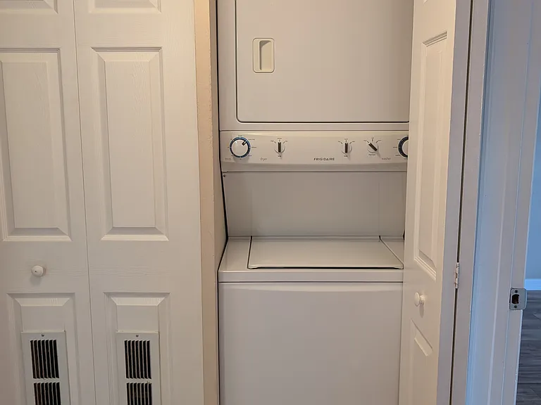 221 Lake Brook Cir #208 — Photo 17