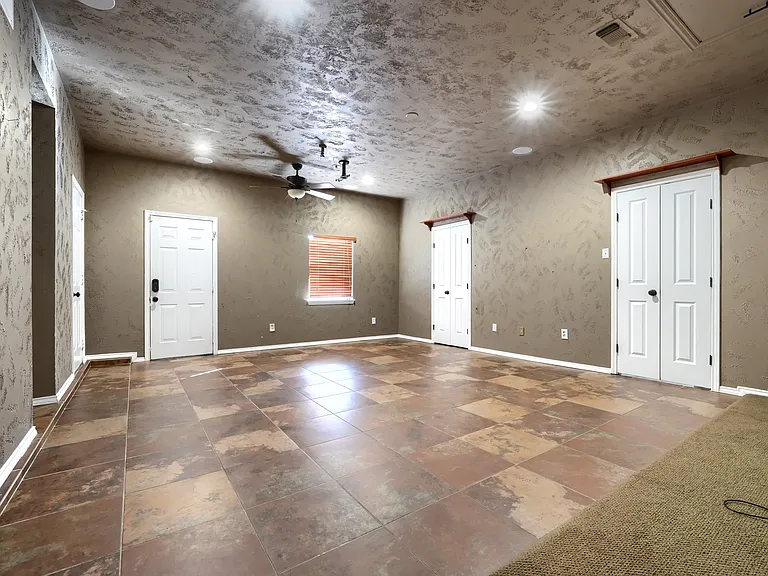 1808 Giddings Ct — Photo 18