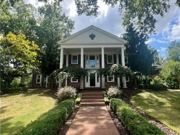 856 Mayfair Rd, Akron, OH 44303