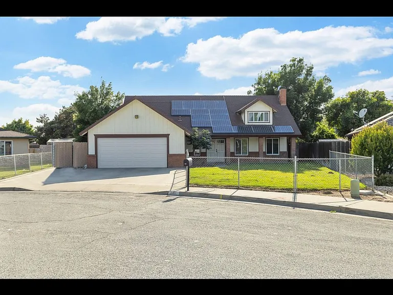 331 S Lotas St — Photo 1