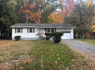 74 Quevic Dr, Saratoga Springs, NY 12866