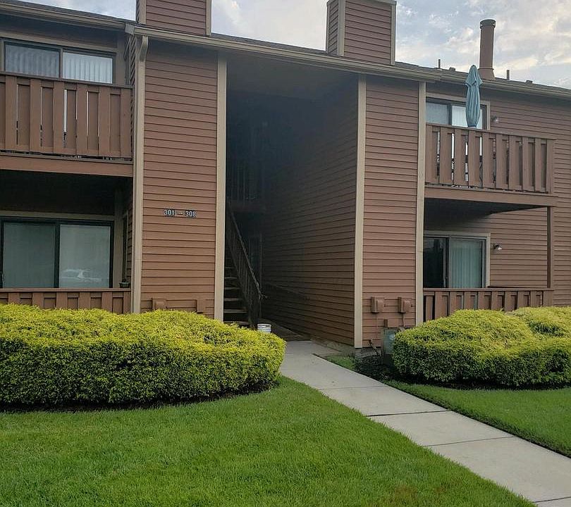 1st image of 303 Woodhollow Dr #303