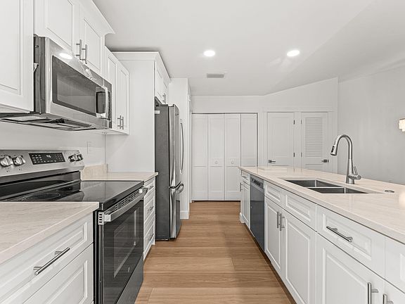 3rd image of 3702 Water Oak Court
