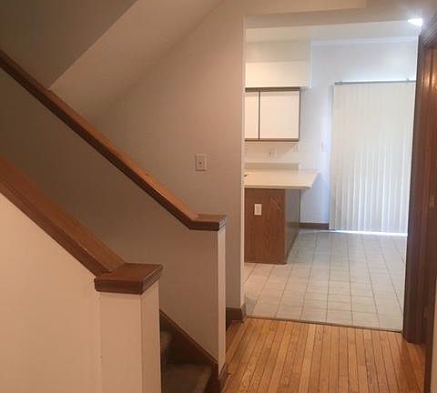 5th image of 73 Wilber Ave