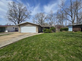 1910 Golden Dr, Bloomington, IL 61701