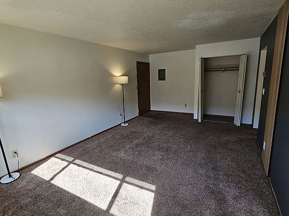 4th image of 530 5th St E #104