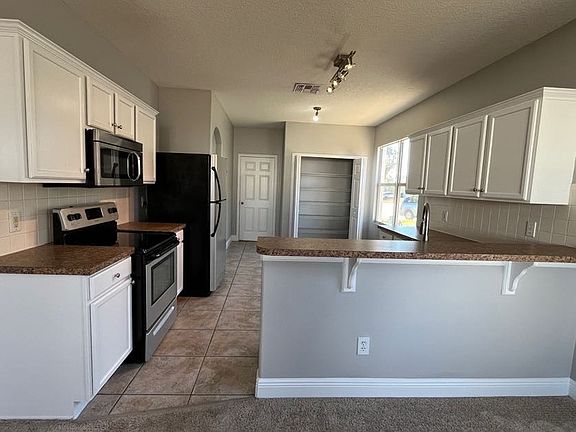 4th image of 244 Cotswold Cir