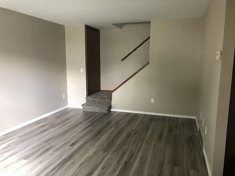 1480 Cedarwood Dr #G — Photo 2