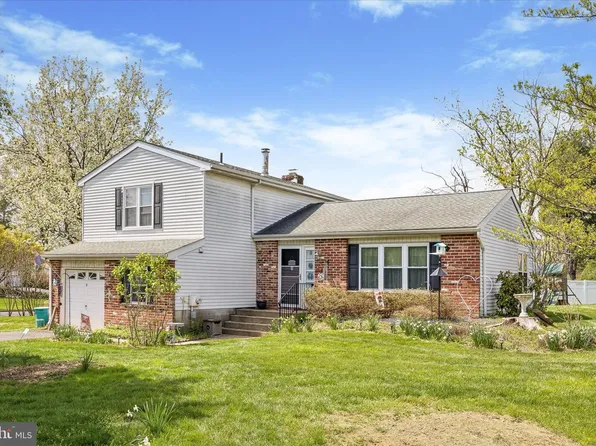 3 Willow Ct, Newtown, PA 18940