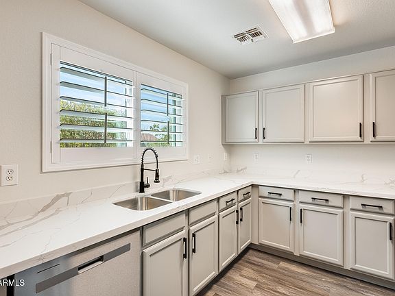 3rd image of 11229 E EMELITA Avenue